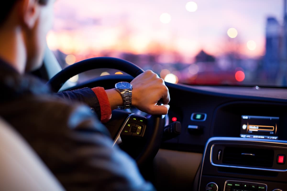 Achter het stuur — klaar om te leren rijden